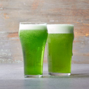 how to make green beer two glasses of light green beer