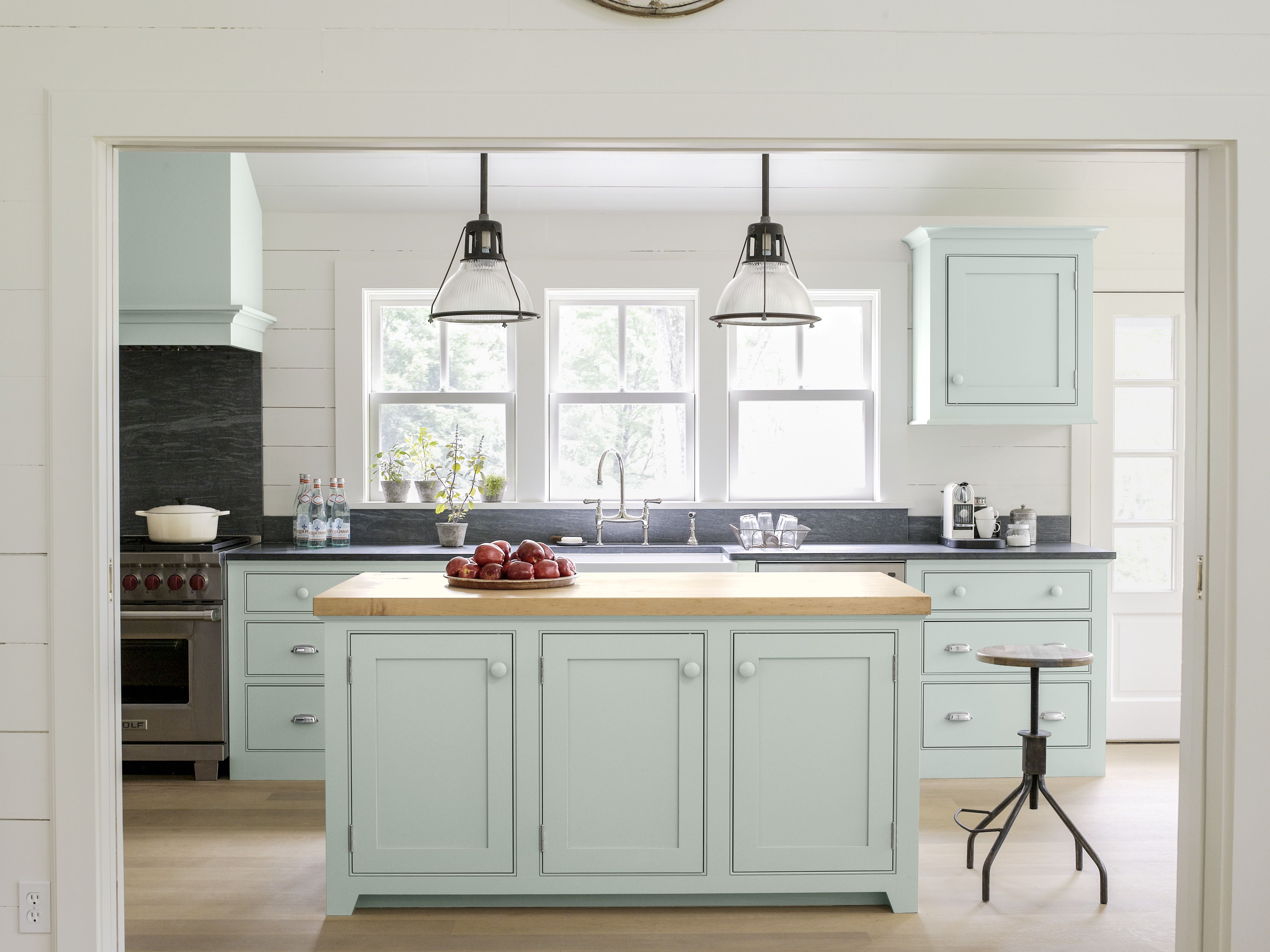 Inspiration and ideas for a kitchen colour scheme in Farrow & Ball's Hague  Blue. Cabinets with brass handl…