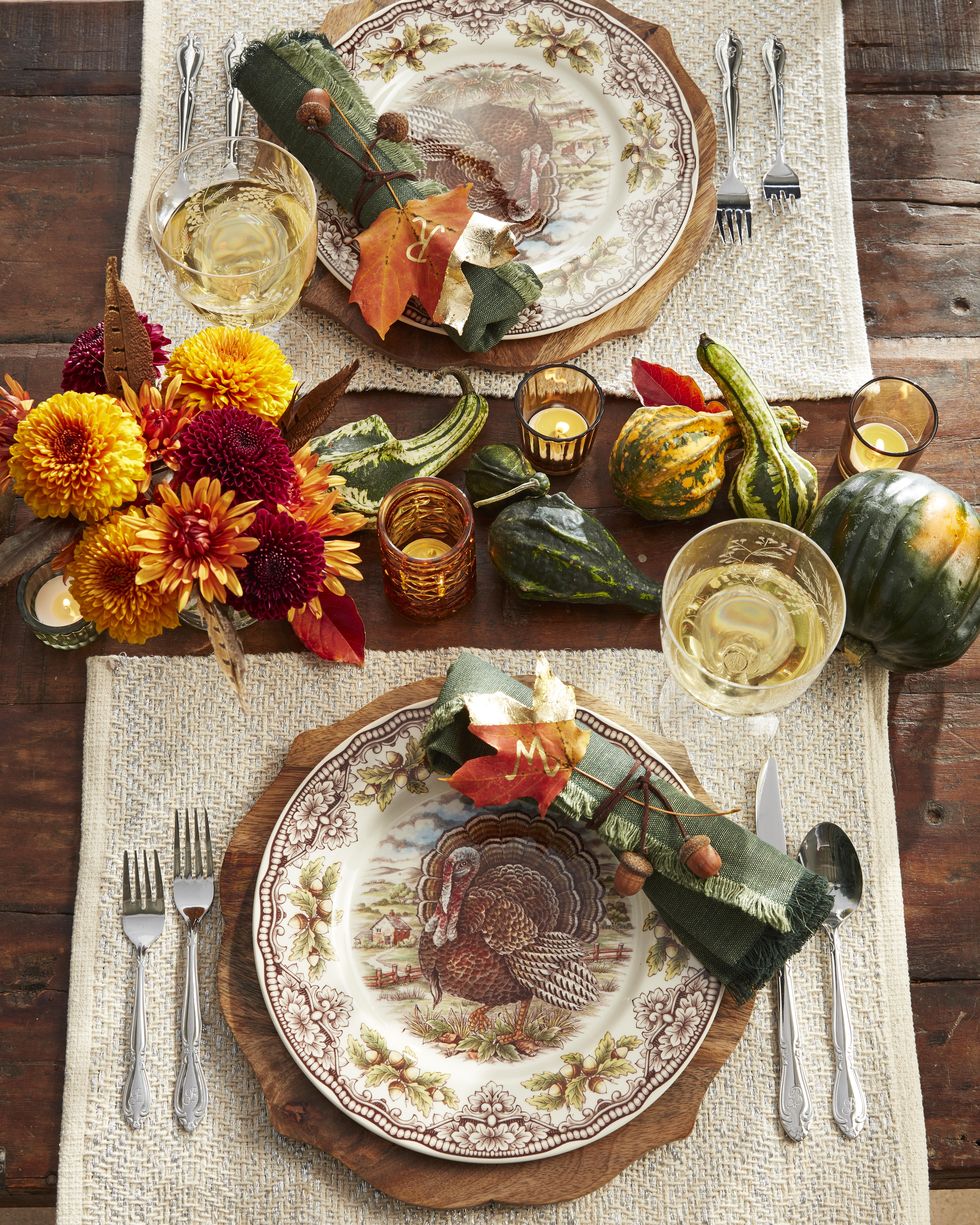turkey plate with diy napkin ring and leaf place card
