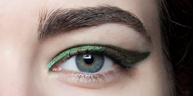 metallic green eye make-up 