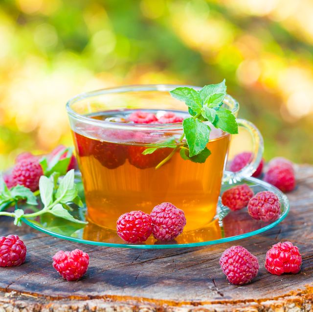 green tea with raspberries and mint