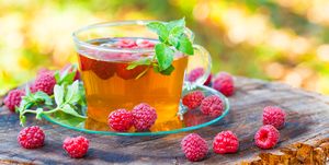 green tea with raspberries and mint