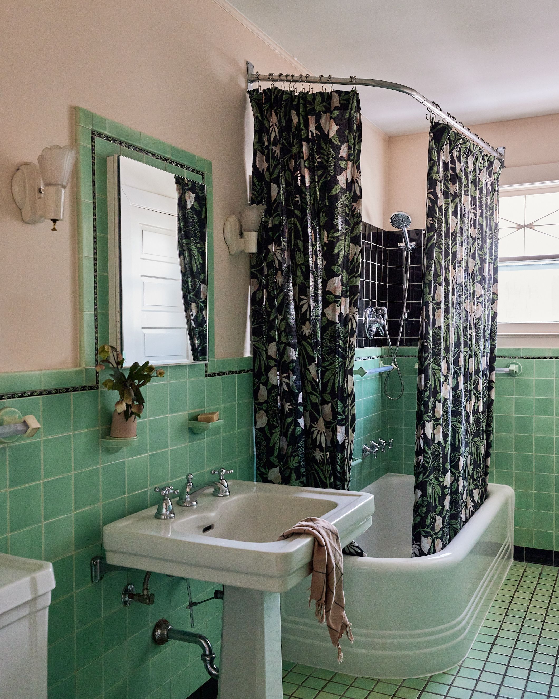 Vintage bathroom tiles discount