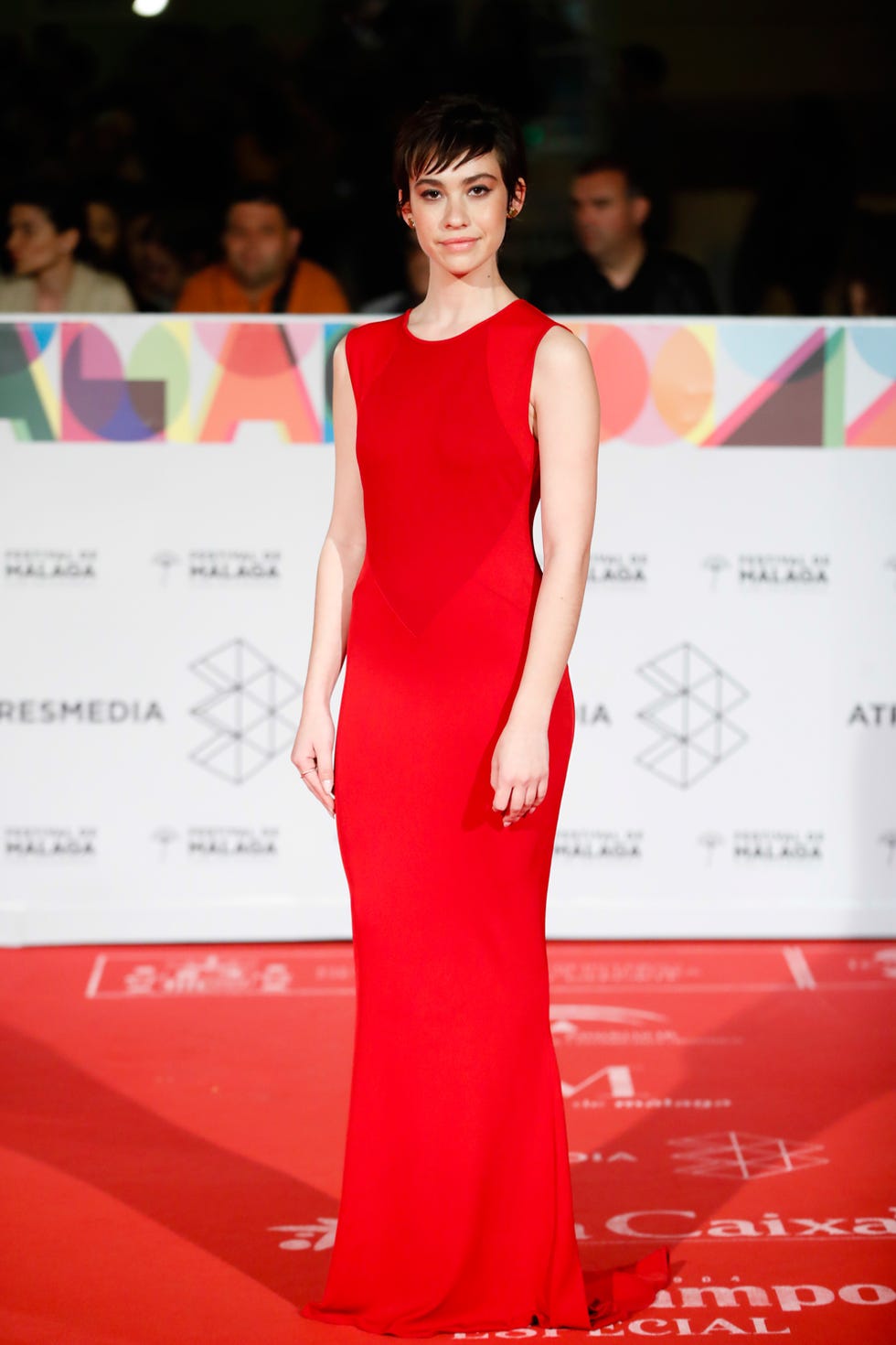 Fashion model, Clothing, Red carpet, Dress, Fashion, Carpet, Red, Flooring, Fashion show, Beauty, 