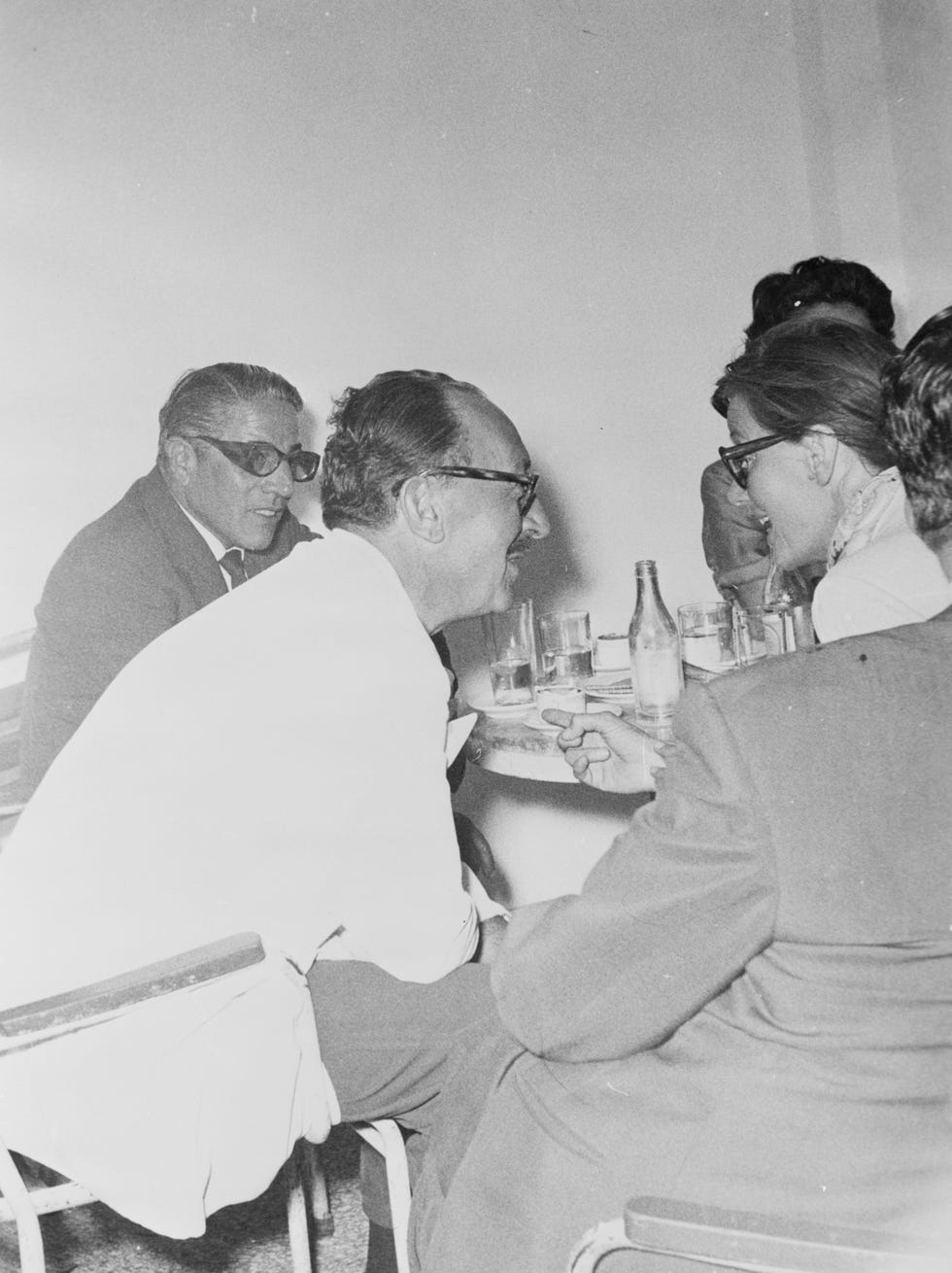 actress greta garbo and friends in athens cafe