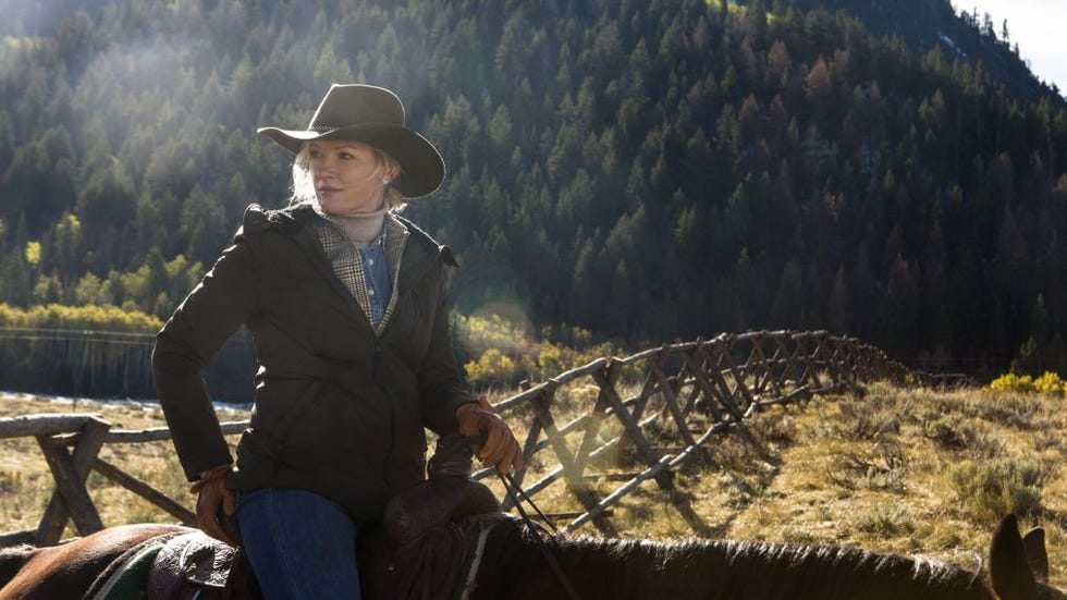 gretchen mol as evelyn dutton, yellowstone