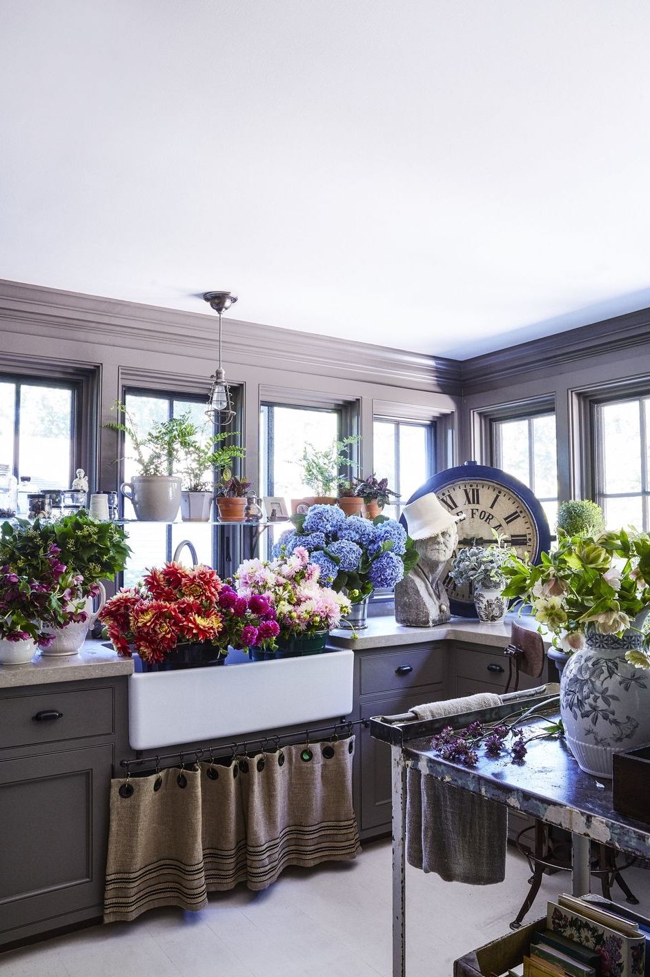 25 Timeless Grey Kitchen Decor Ideas - Shelterness