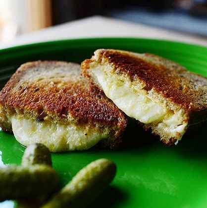 irish grilled cheese with mini pickles