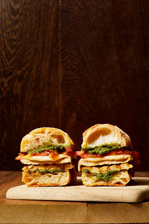 grilled chicken sandwiches with tomato and pesto