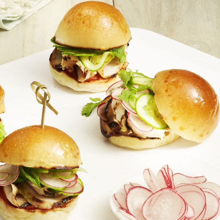 grilled chicken sliders with sliced radishes on the side