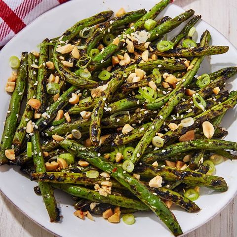 grilled green beans topped with peanuts, sesame seeds, and scallions