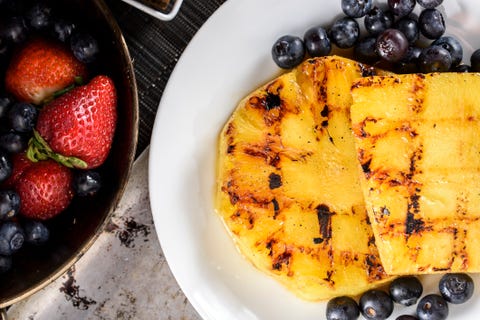grilled pineapple with yogurt