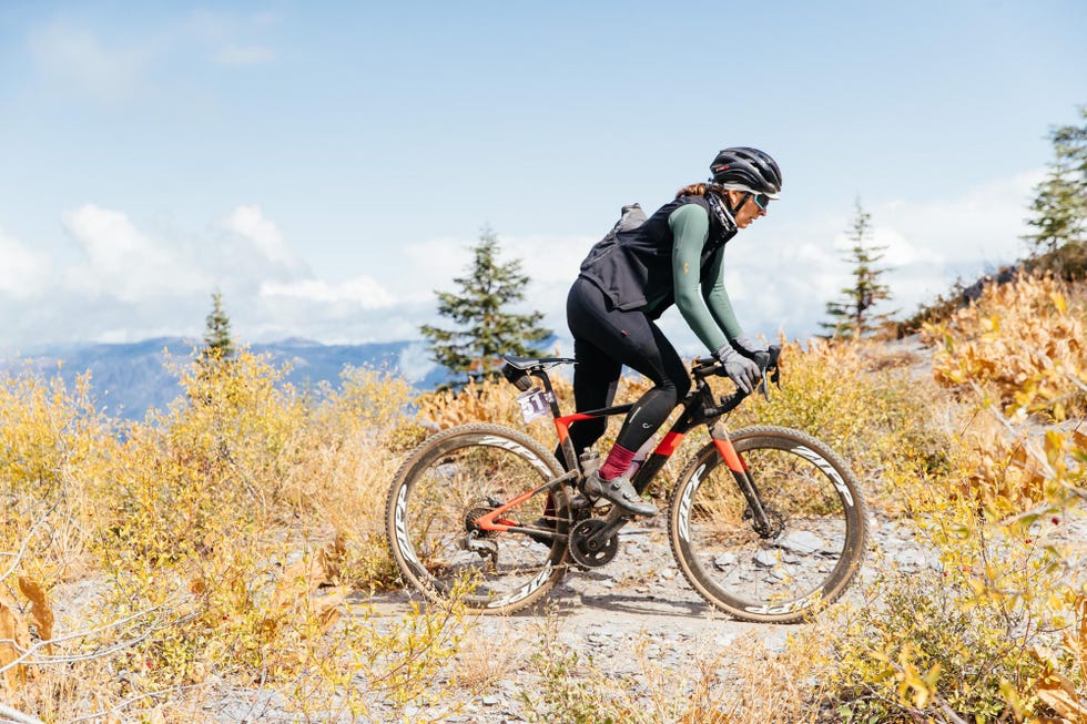 cyclist laura king riding in grinduro 2019 while pregnant