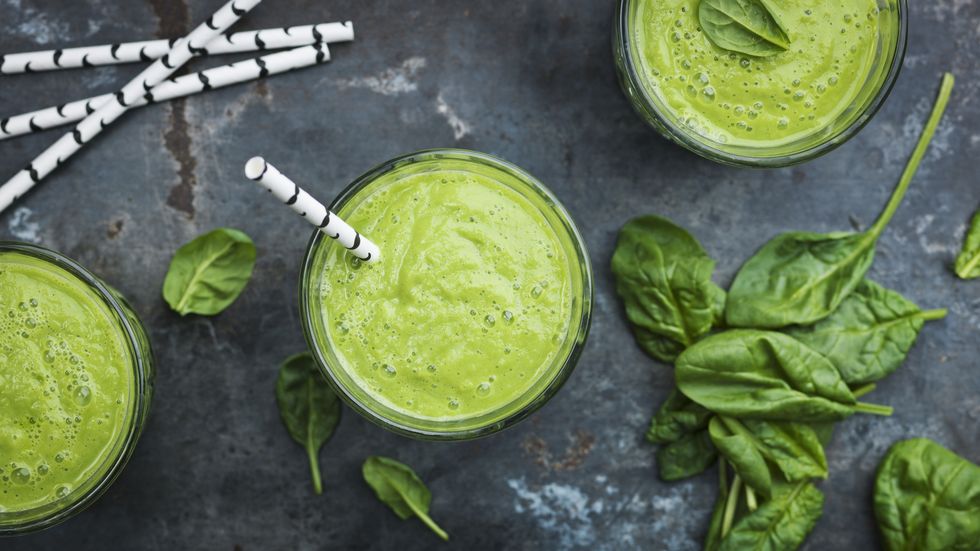 groene smoothie met avocado en spinazie
