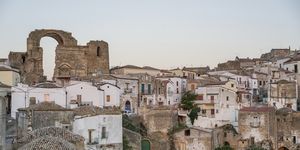 Ruins, Historic site, Town, Ancient history, Human settlement, Architecture, Fortification, Wall, Village, Building, 