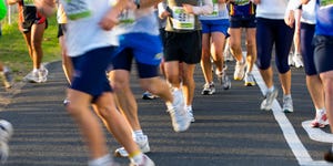 group of runners taking a bend, half marathon distance, how many miles is a half marathon