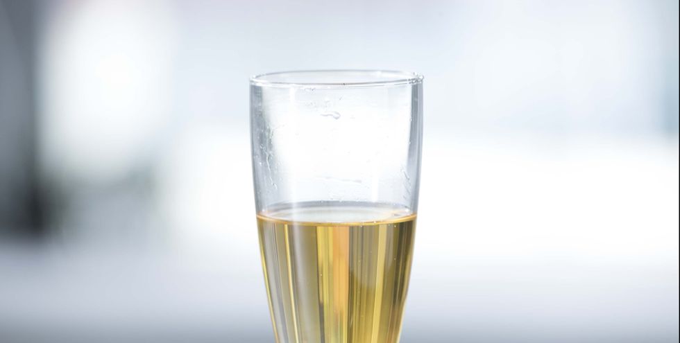Water, Champagne cocktail, Glass, Drink, Beer glass, Highball glass, Drinkware, Yellow, Pint glass, Champagne, 