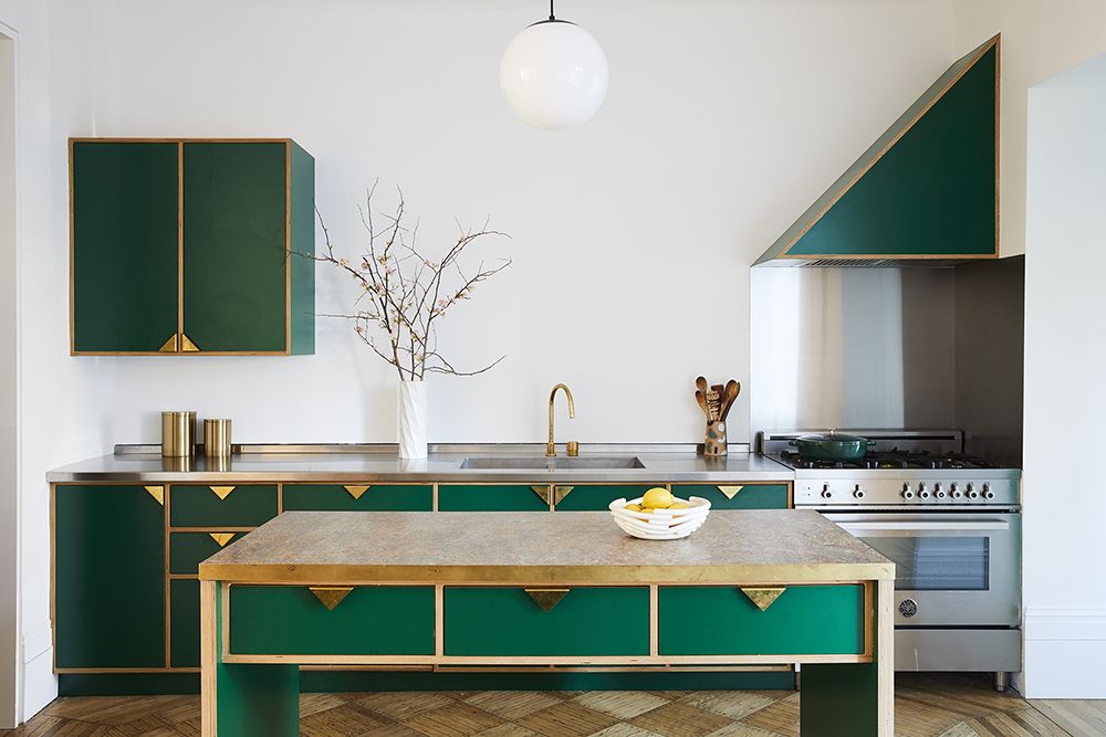 17 ideas para decorar la cocina con accesorios y mobiliario de cobre