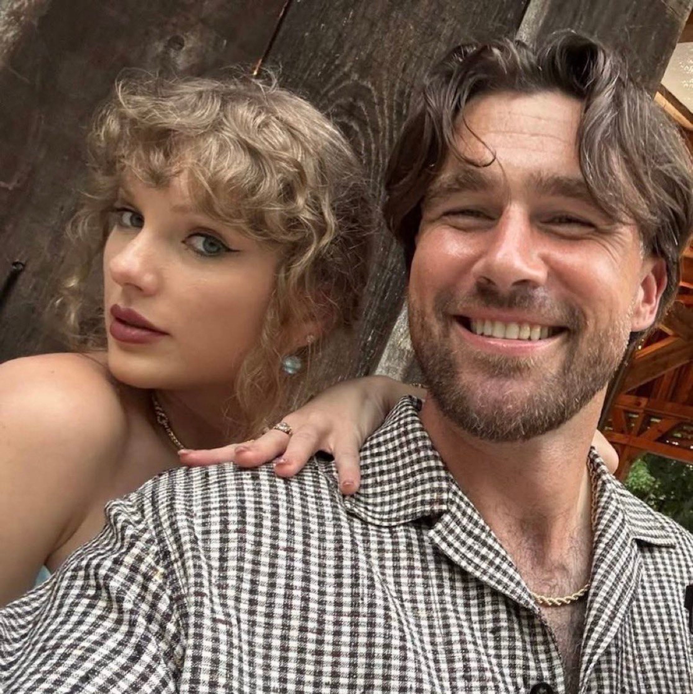 Why Fans Think Taylor Swift and Travis Kelce Secretly Got Married Based on Literally One Photo