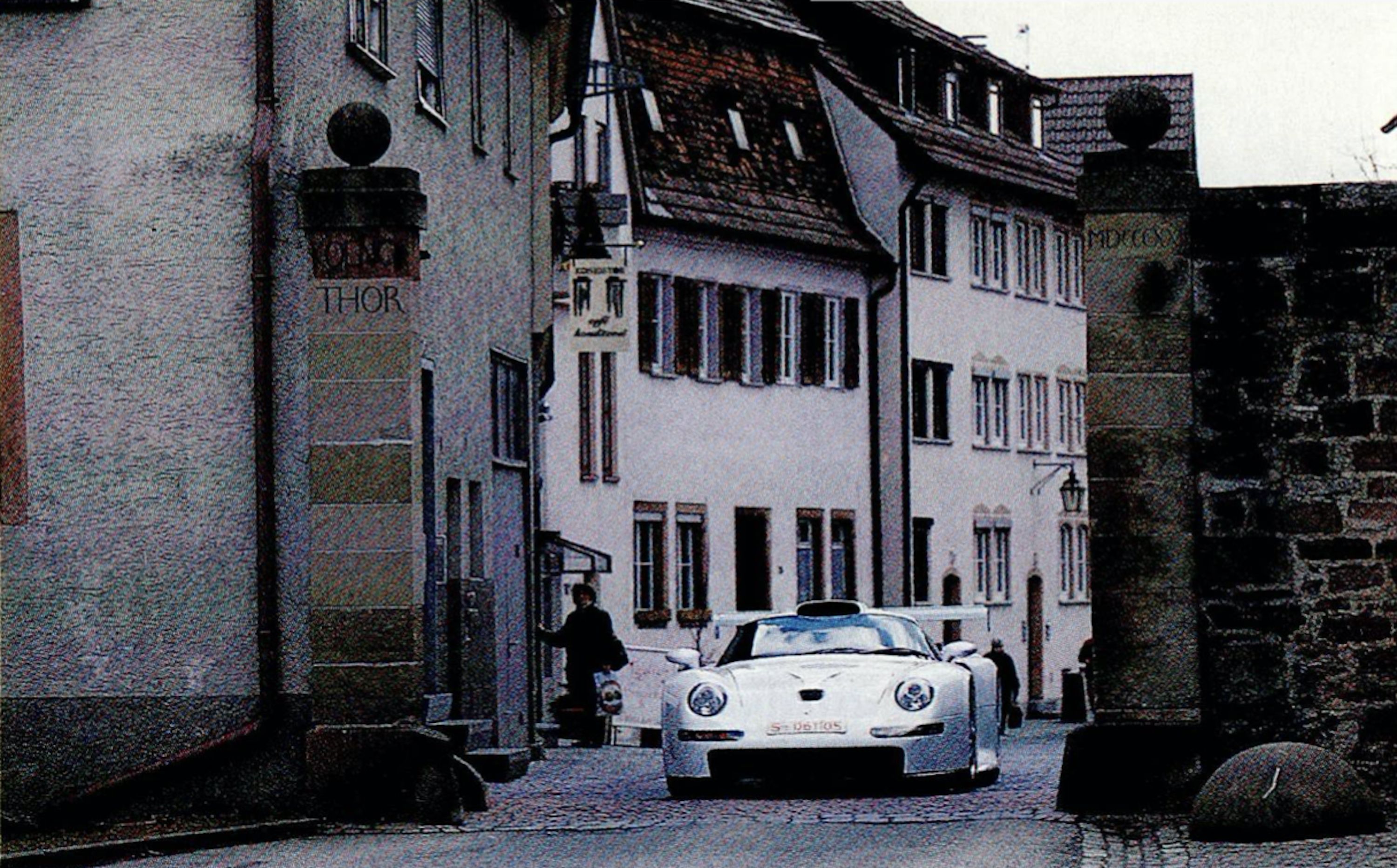 The Porsche 911 GT1 Is Astonishingly Approachable