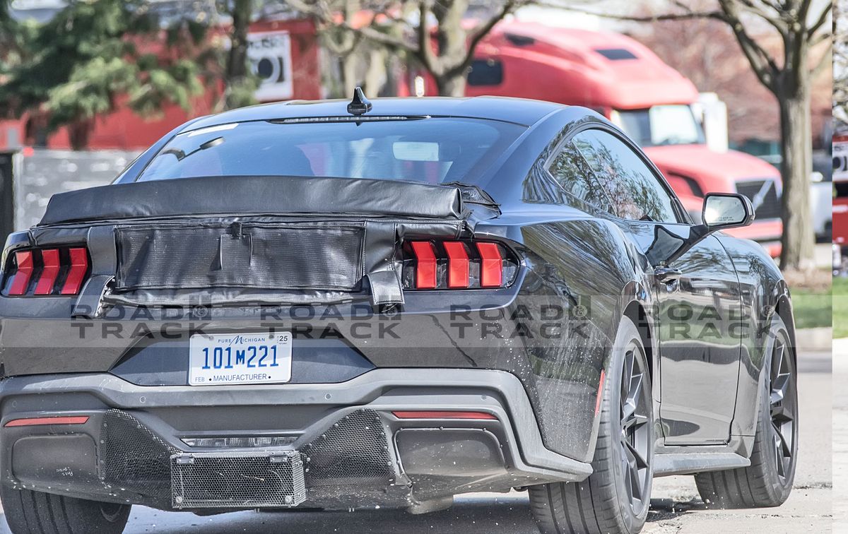 2024 ford mustang center exit exhaust test mule prototype