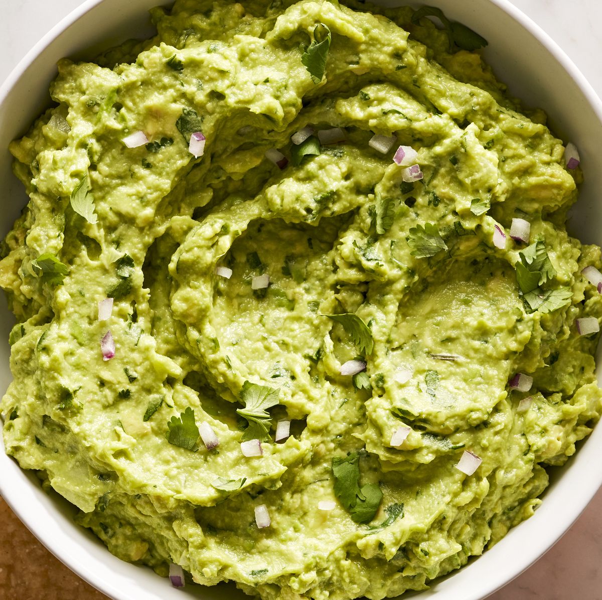 How To Make Healthy Guacamole Dip (Never Turns Brown!)