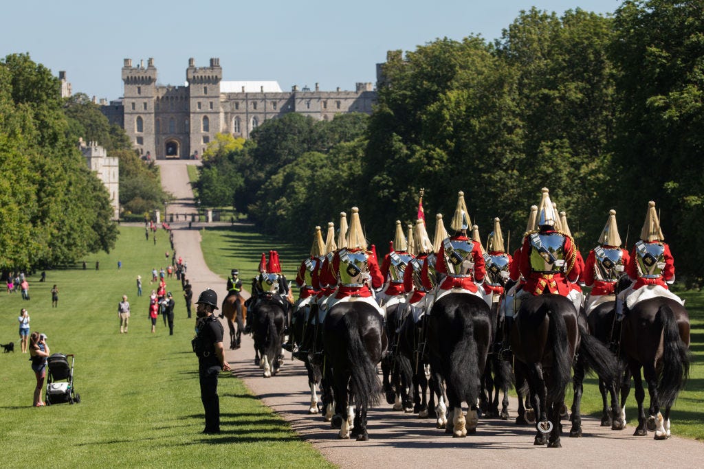 Queen s one. Trooping the Colour праздник. The Trooping of the Colour в Великобритании. Парад the Trooping the Colour. Trooping the Colour самолеты.