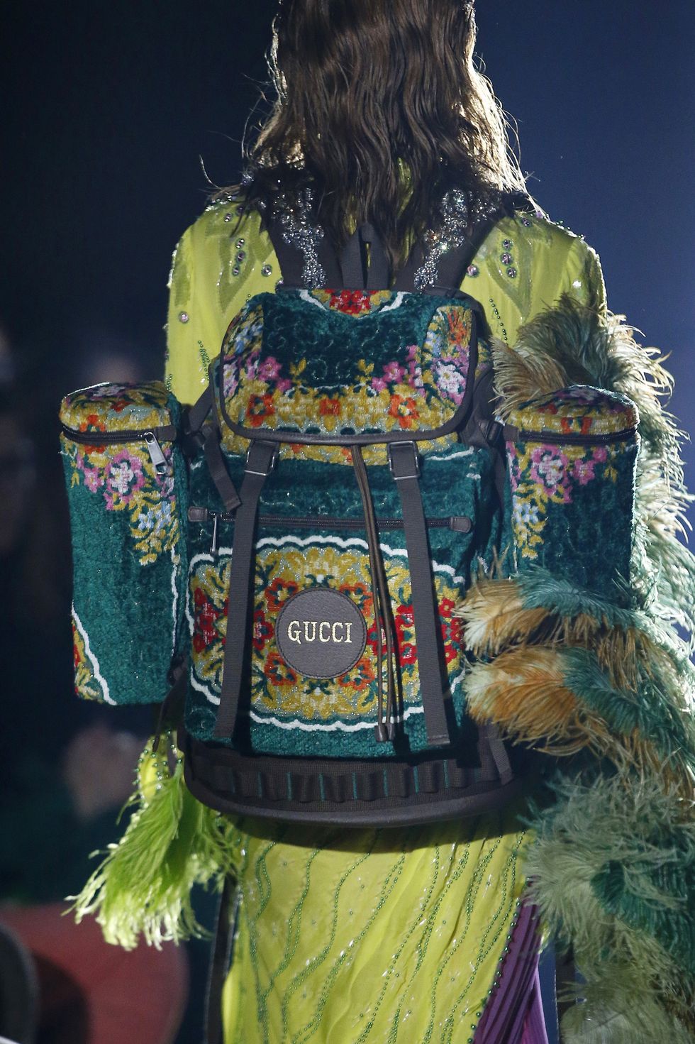 La sfilata di Gucci primavera estate 2019 ha regalato emozioni non solo ai fan delle borse Gucci, ma anche a chi conserva memoria dei tempi andati, i 70 e 80 dove accessori meravigliosi, oggi come allora, ti faranno fare follie.