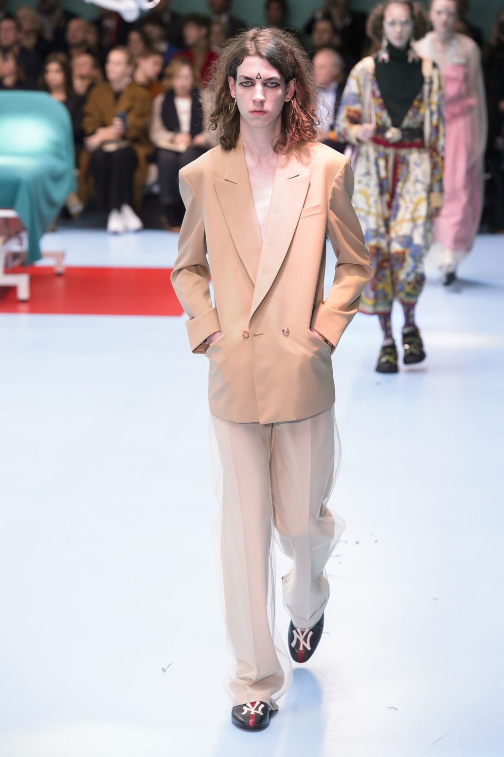 90 Looks From Gucci Fall 2018 MFW Show – Gucci Runway at London Fashion ...