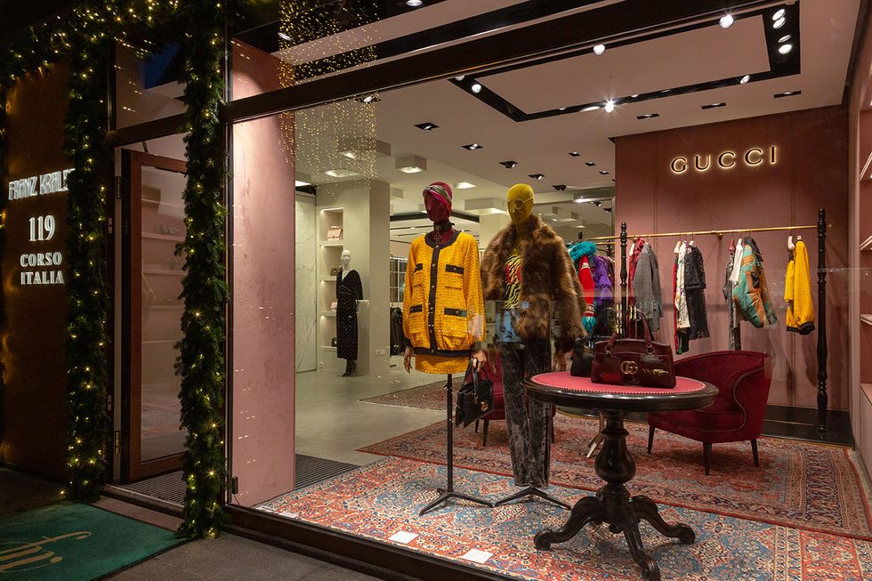 Boutique, Display window, Building, Retail, Display case, Fashion, Outlet store, Interior design, Shopping mall, 