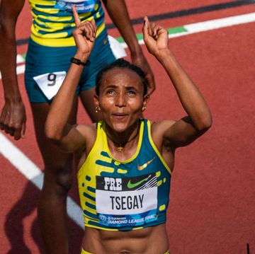 gudaf tsegay celebra en eugene su récord del mundo en los 5000 metros