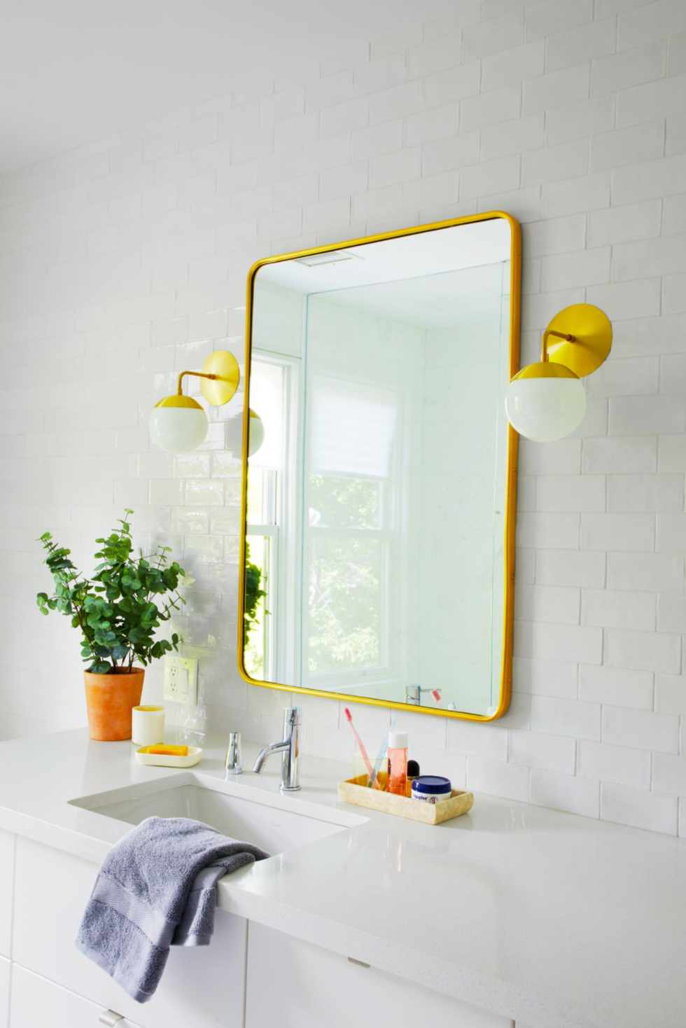 guest bathroom ideas gold accents