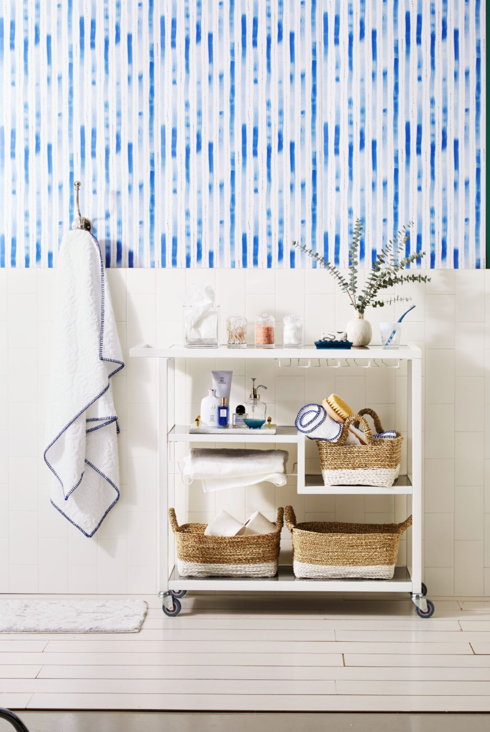 guest bathroom ideas to tone walls