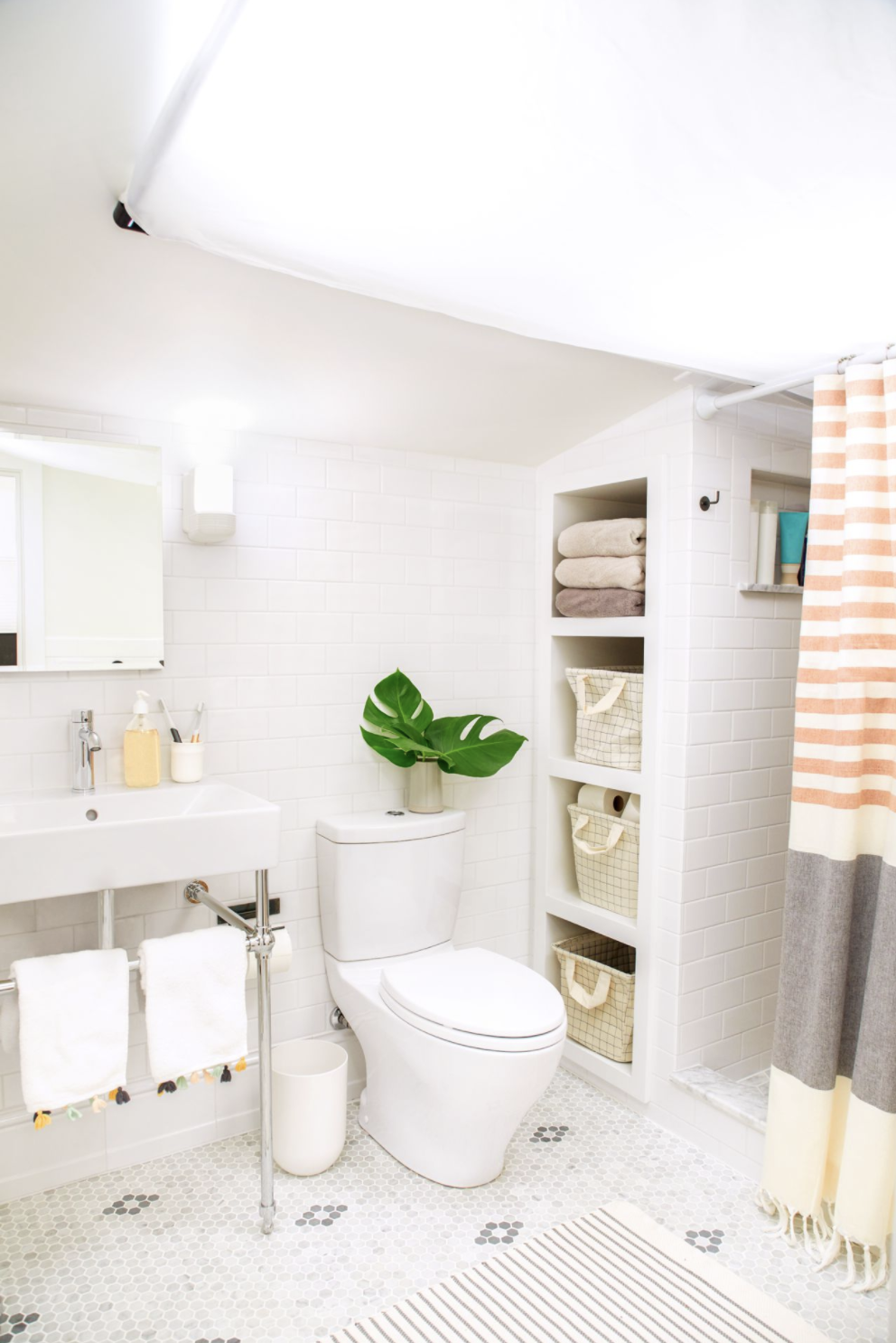 24 Best Guest Bathroom Ideas - Guest Bathroom Decor Ideas and ...