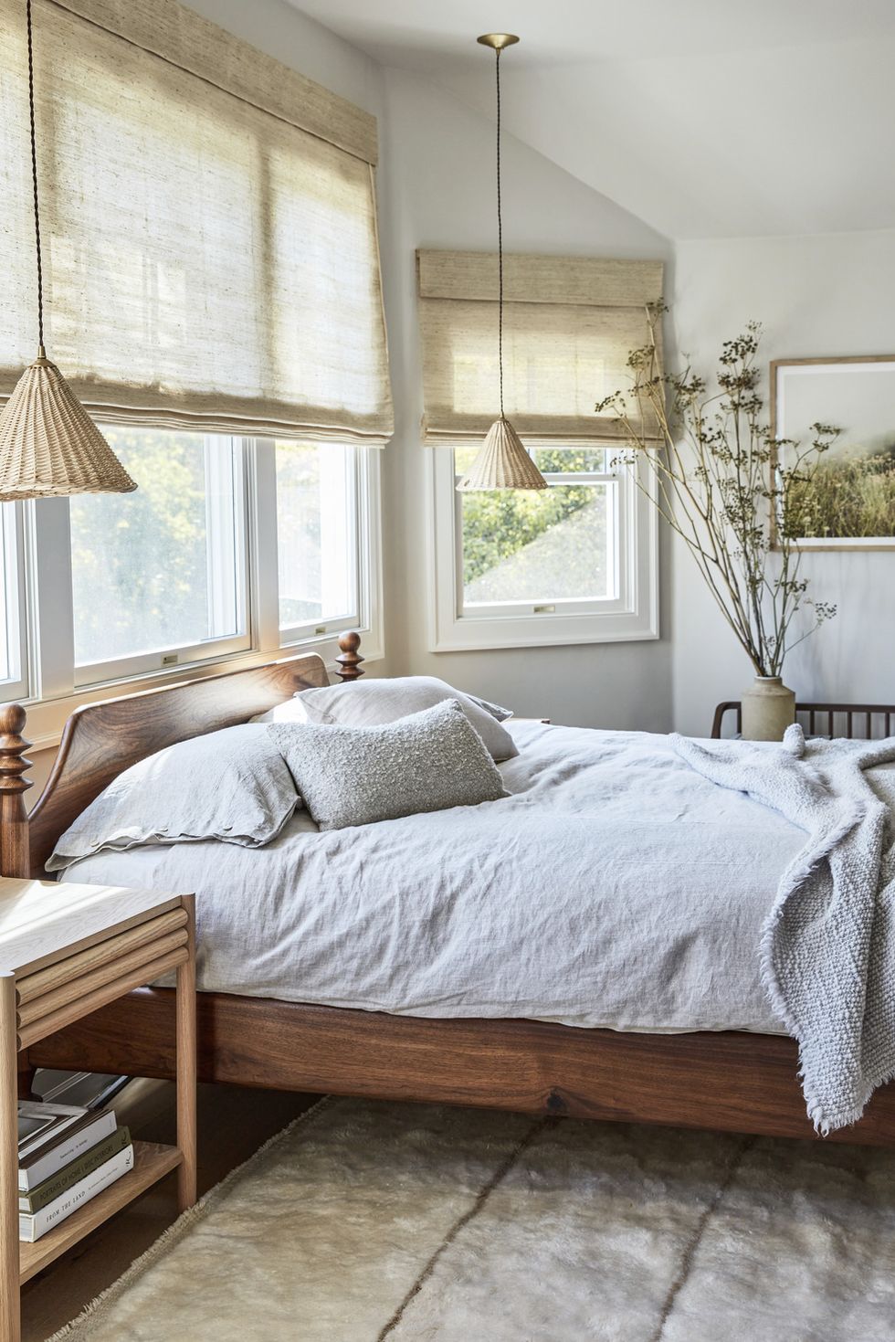 Dreamy Guest Bedroom Decorating Ideas for the Holidays
