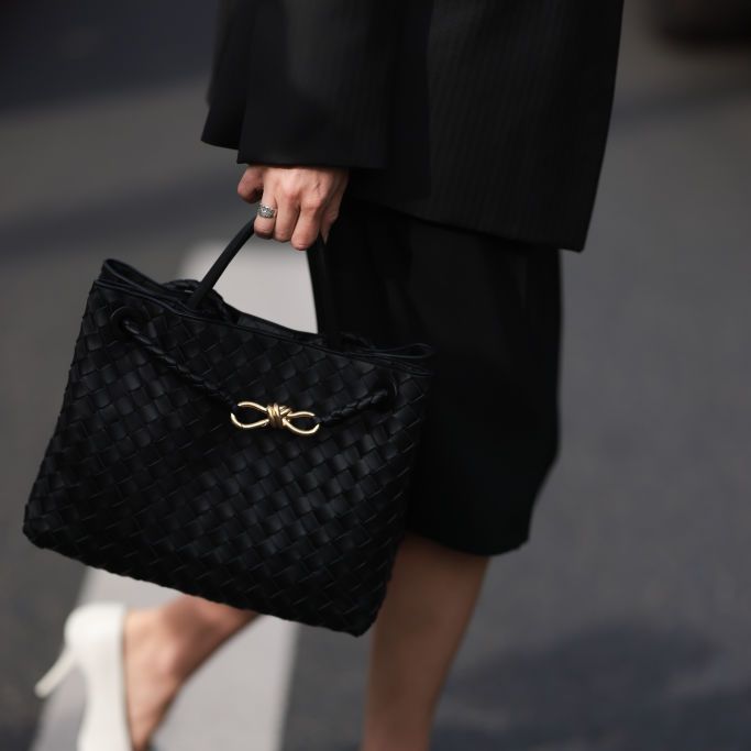Chic and casual side bags for women that will glam up your