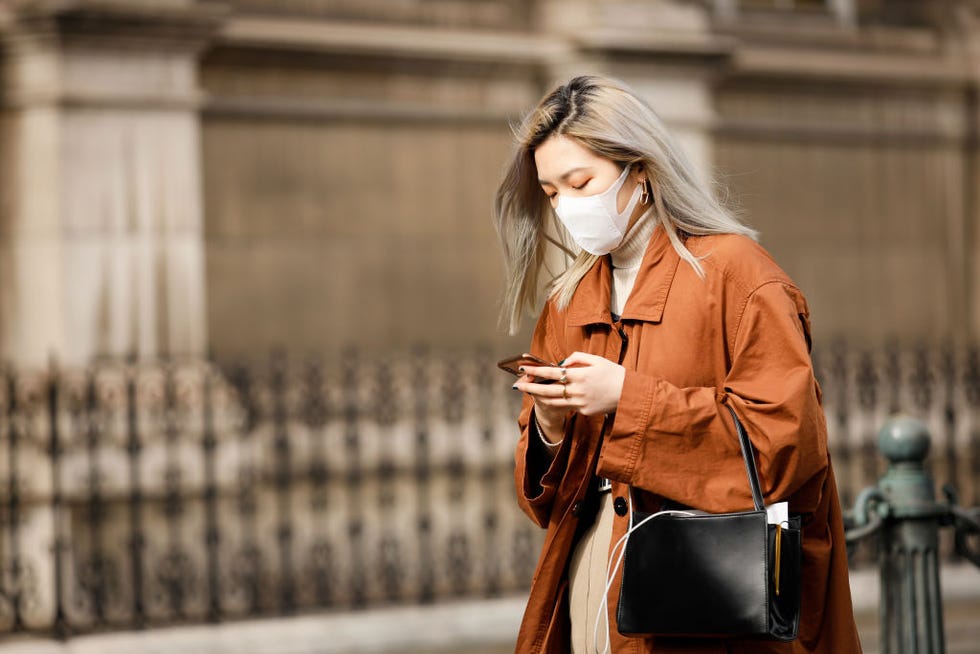 Street Style  - Paris Fashion Week - Womenswear Fall/Winter 2020/2021 : Day Six