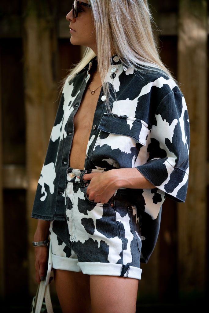 El conjunto cow print de Zara que eligen en moda