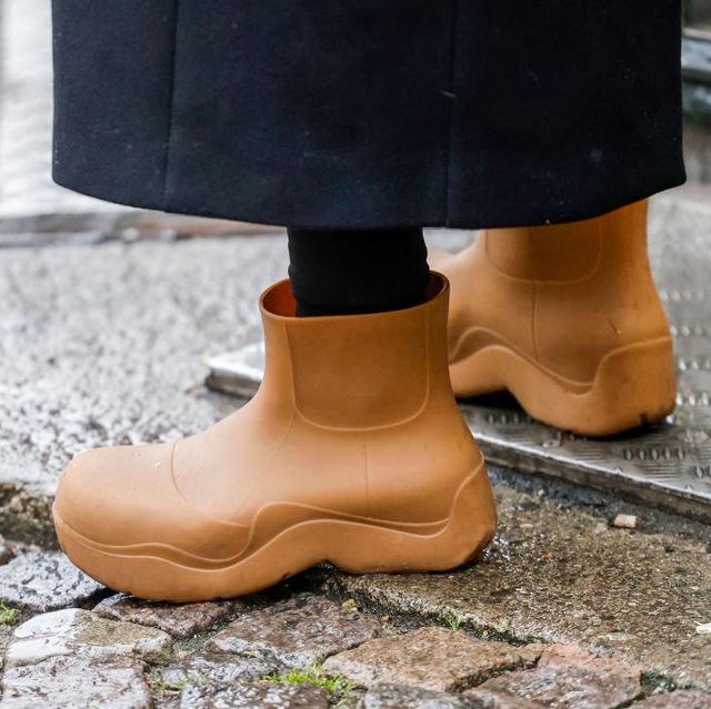 BOTTEGA VENETA Puddle Leather Chelsea Boots for Men