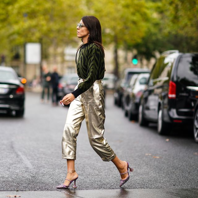 Cómo llevar sudadera de mujer con capucha, la más de moda del otoño 2020