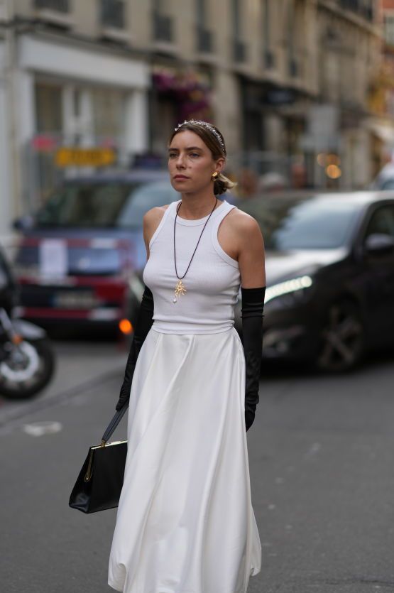 street style paris fashion week womenswear springsummer 2024 opera gloves