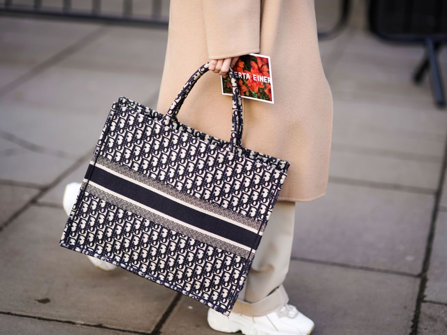 A BAG FOR ALL SEASONS: THE FALL A Goyard instant classic, the