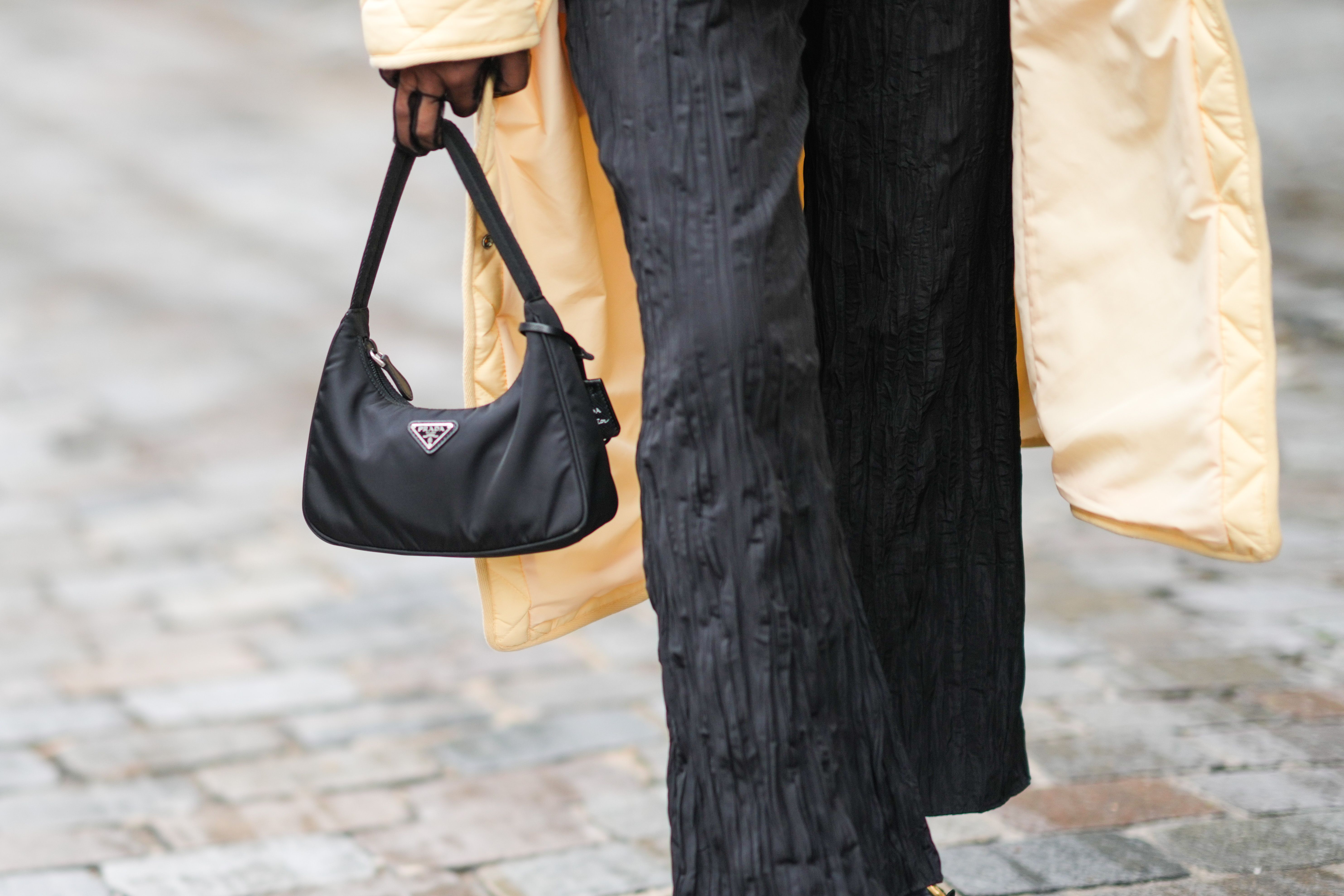 How to choose a handbag that won't go out of fashion