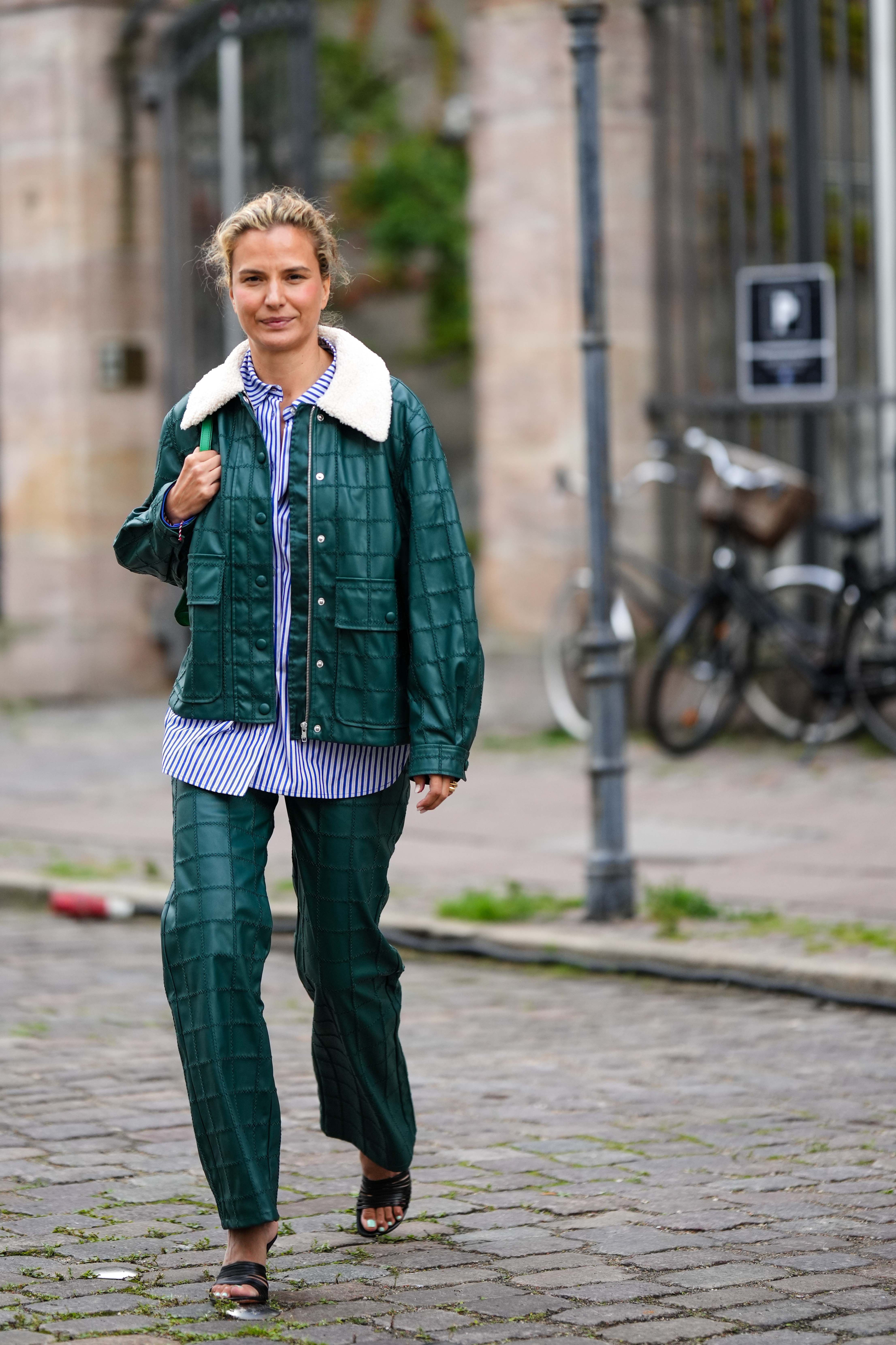 6 outfit con i pantaloni di pelle per l'Autunno 2023