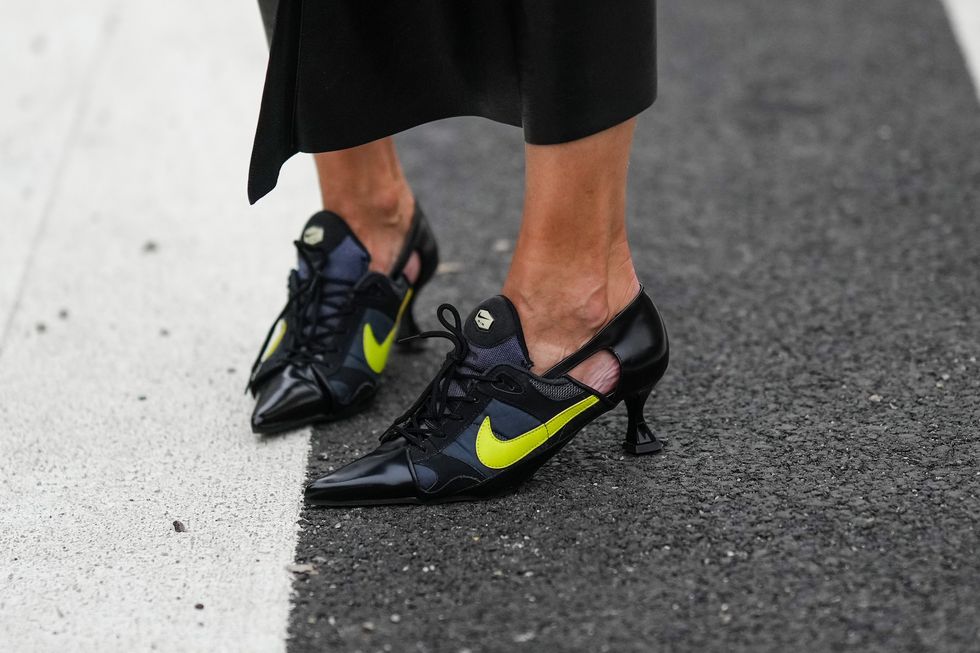 Nike de tacón cómodo de mujer en la Alta Costura