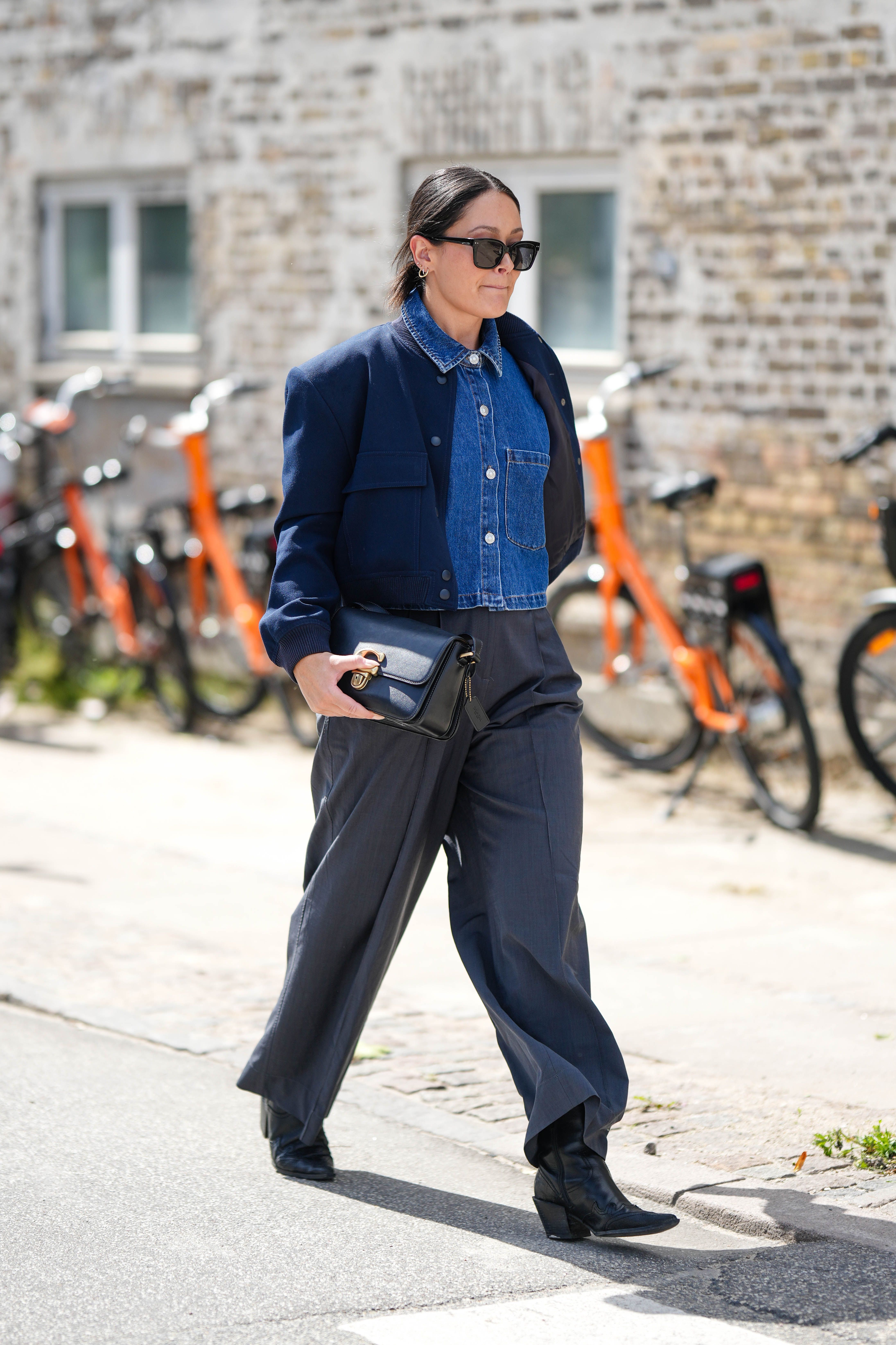 6 outfit con la camicia di jeans per l'Autunno 2023