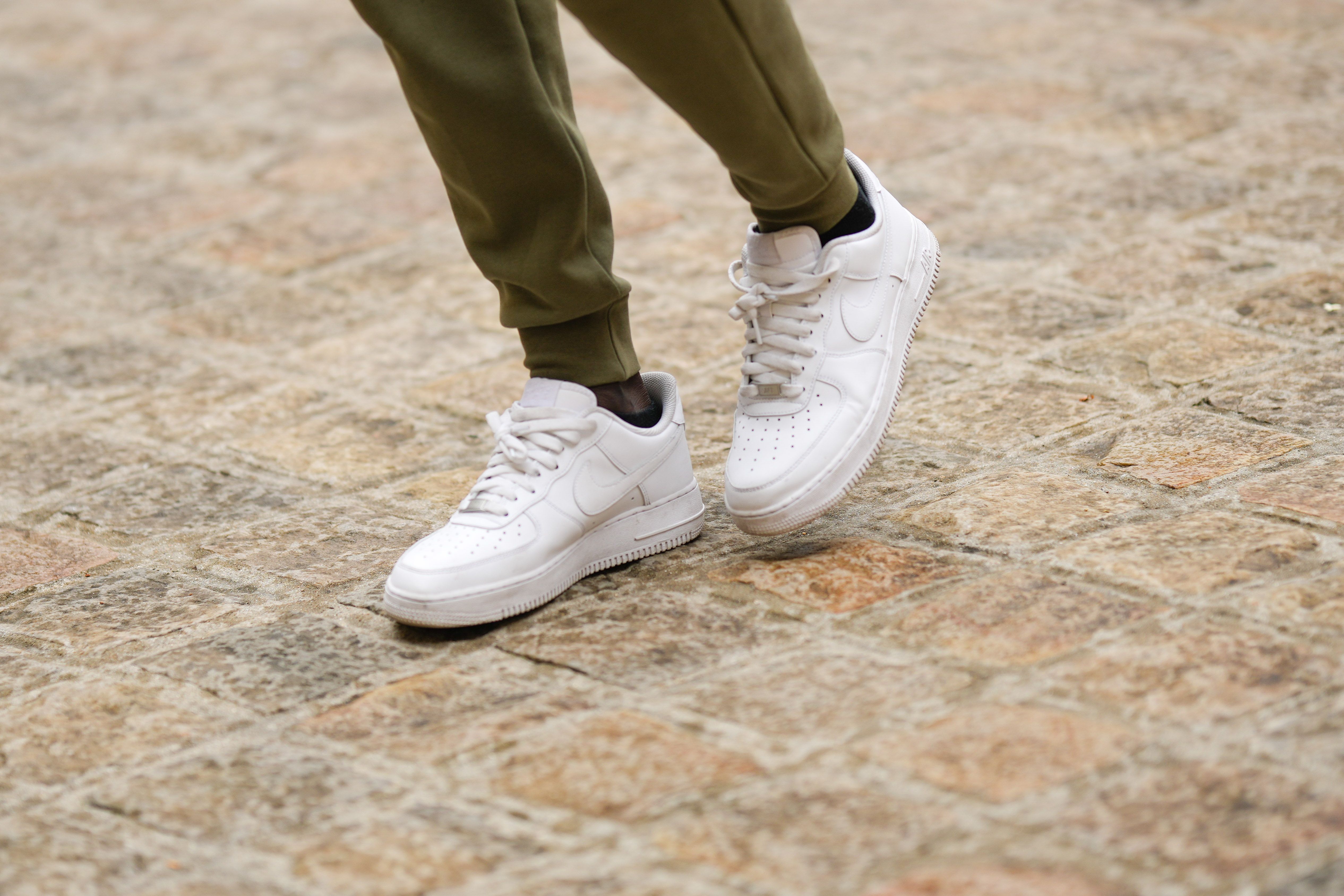 mejores zapatillas blancas para hombre de