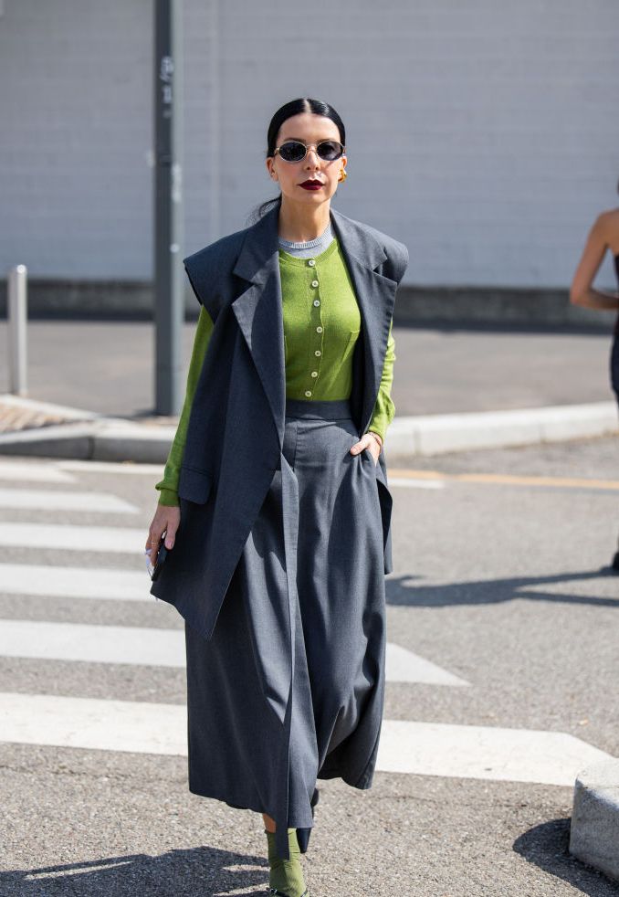 PRADA 黒とグレー ストライプ タイトスカート PRADA 黒とグレー ストライプ タイトスカート
