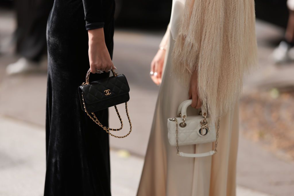 Metro Handbags : Buy Metro Patterned Black Handbag Online | Nykaa Fashion