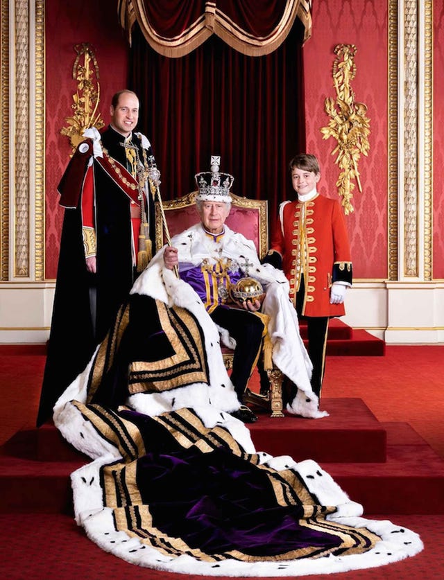 el presente y el futuro de la monarquía británica en los nuevos retratos de la coronación de carlos iii y camila